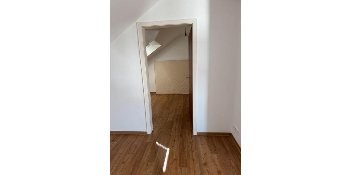 Dachgeschoßwohnung Stuttgart Feuerbach - 1 Zimmer, 29 m&sup2;, 1.000&euro; | Angebot:25881358