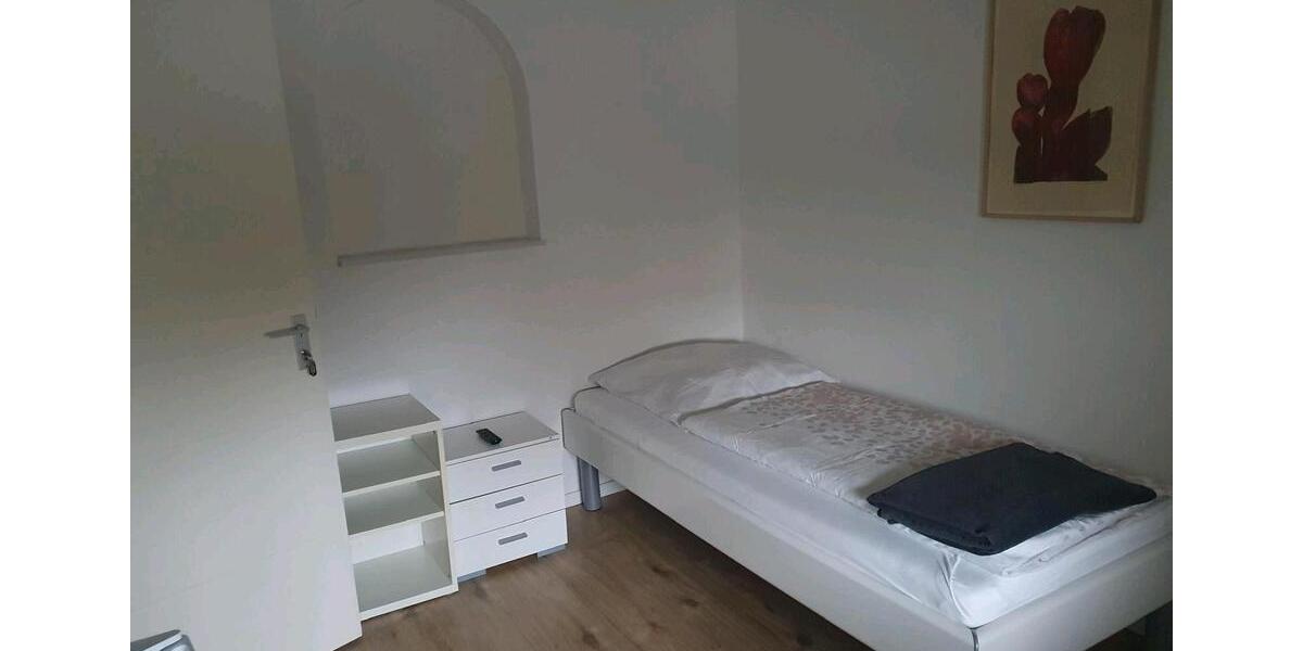 Erdgeschoßwohnung Rottenburg am Neckar - 20 Zimmer, 100 m&sup2;, 600&euro; | Angebot:25977705