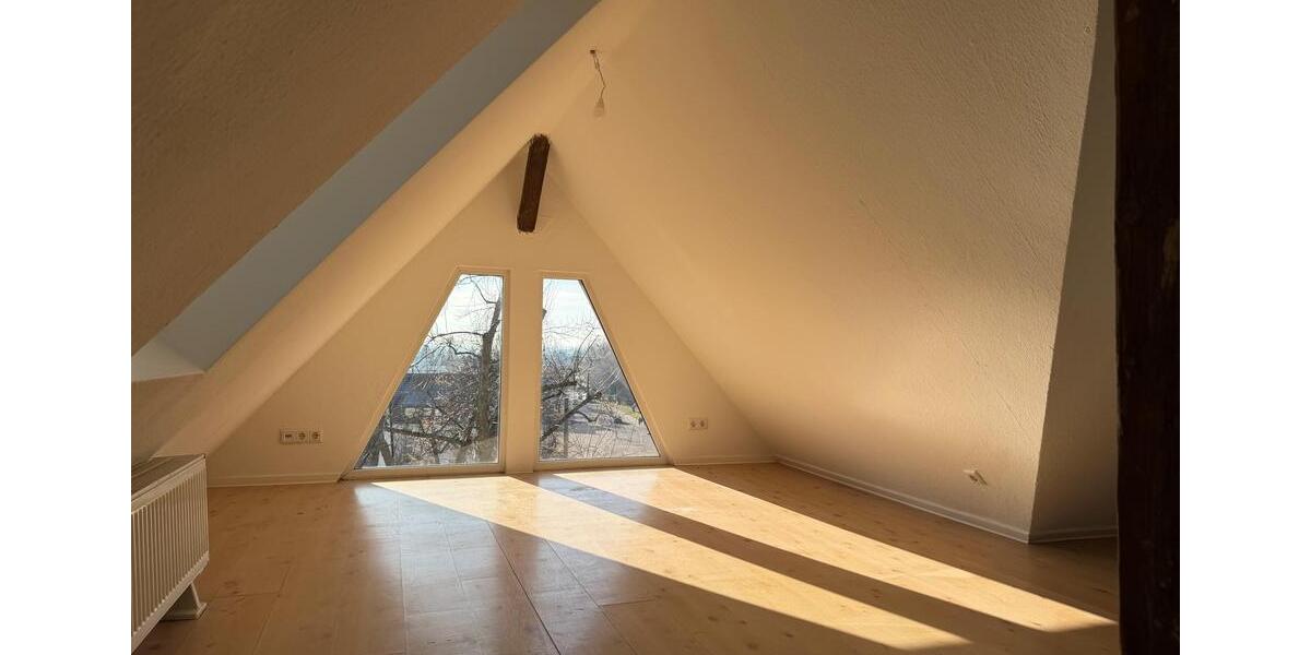 Dachgeschoßwohnung Stuttgart Degerloch - 2.5 Zimmer, 57 m&sup2;, 1.080&euro; | Angebot:24715667