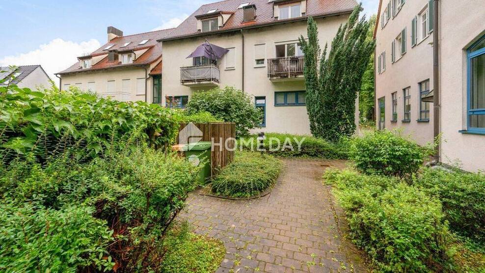 Möbliertes 1-Zimmer-Apartment im DG mit TG-Stellplatz - sofort bezugsfrei in Uni-Nähe!