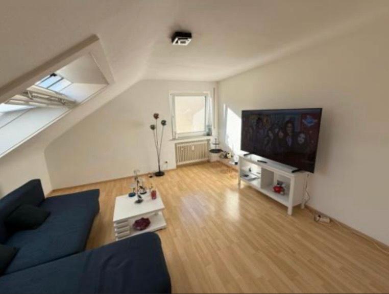 Dachgeschoßwohnung Stuttgart Hedelfingen - 3 Zimmer, 49 m&sup2;, 985&euro; | Angebot:24840652