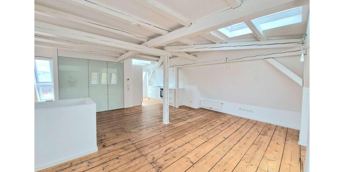 Dachgeschoßwohnung Stuttgart Stuttgart-Mitte - 5 Zimmer, 134 m&sup2;, 2.796&euro; | Angebot:25806143