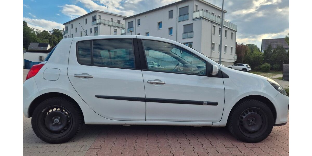 Renault Clio 118.000 km 4.500 &euro; Waldenbuch 71111