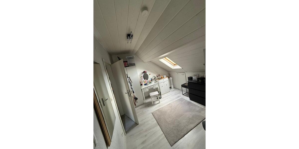 Dachgeschoßwohnung Nürtingen - 3 Zimmer, 68 m&sup2;, 850&euro; | Angebot:26342830