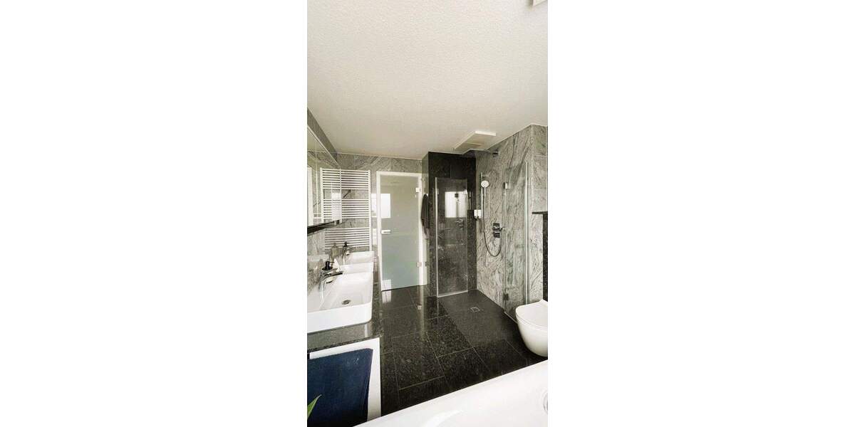 Neuwertige 4-Zi-EG mit exklusiver Ausstattung + Hobbyraum + 1 TG + 2 Stellplätze 4 zimmer