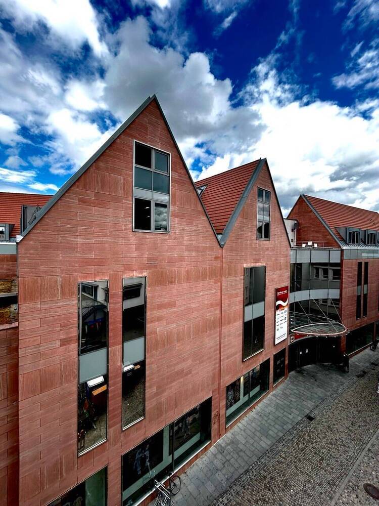EXKLUSIVE-NEUBAU-ERSTBEZUG! Traumhafte DG-Wohnung mit Top-Ausstattung (Balkon, EBK, Aufzug uvm.) in sonniger direkter City-Lage!