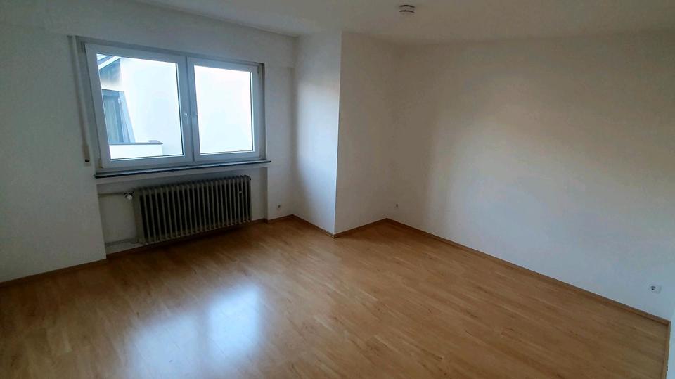 Etagenwohnung Ludwigsburg - 3 Zimmer, 104 m&sup2;, 1.350&euro; | Angebot:25939148
