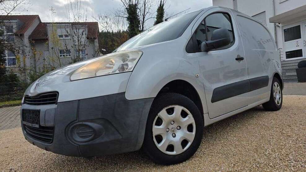 Peugeot Partner 180.000 km 4.888 € Stuttgart 70563