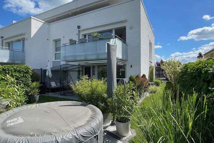 Neuwertige 4-Zi-EG mit exklusiver Ausstattung + Hobbyraum + 1 TG + 2 Stellplätze 4 zimmer