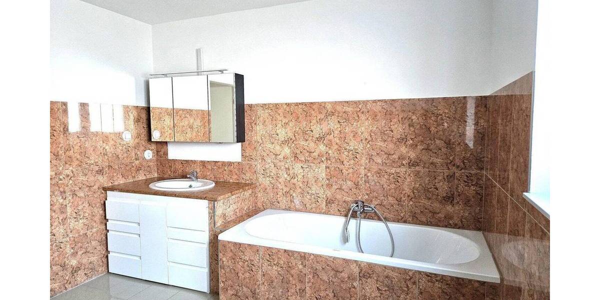 Etagenwohnung Stuttgart Bad Cannstatt - 3 Zimmer, 122 m&sup2;, 2.050&euro; | Angebot:26820850