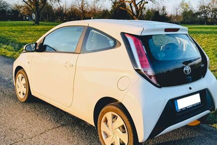 Toyota Aygo (X) 114.000 km 5.300 &euro; Reutlingen 72770