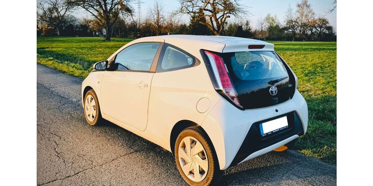 Toyota Aygo (X) 114.000 km 5.300 &euro; Reutlingen 72770