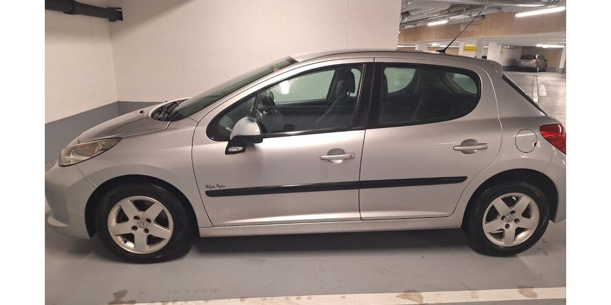 Peugeot 207 170.000 km 2.550 &euro; Reutlingen 72760