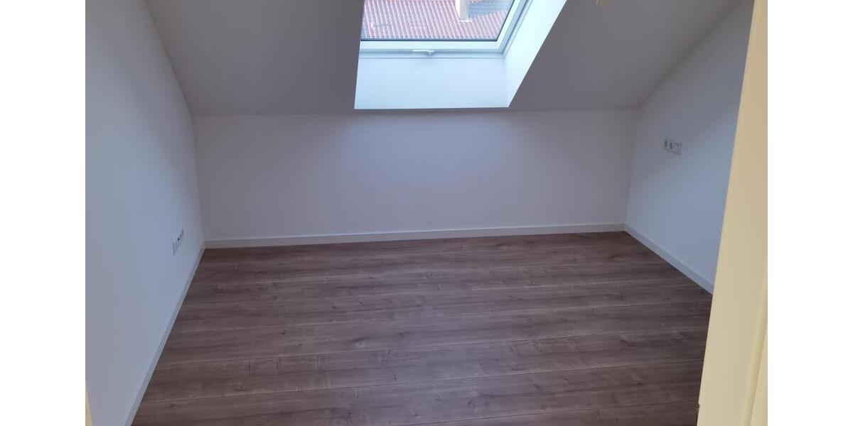 Etagenwohnung Großbettlingen - 4 Zimmer, 128 m&sup2;, 2.100&euro; | Angebot:26478696