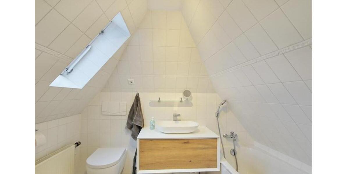 Stilvoll sanierte, vollmöblierte freistehende Stadtvilla+ Garten 8 zimmer