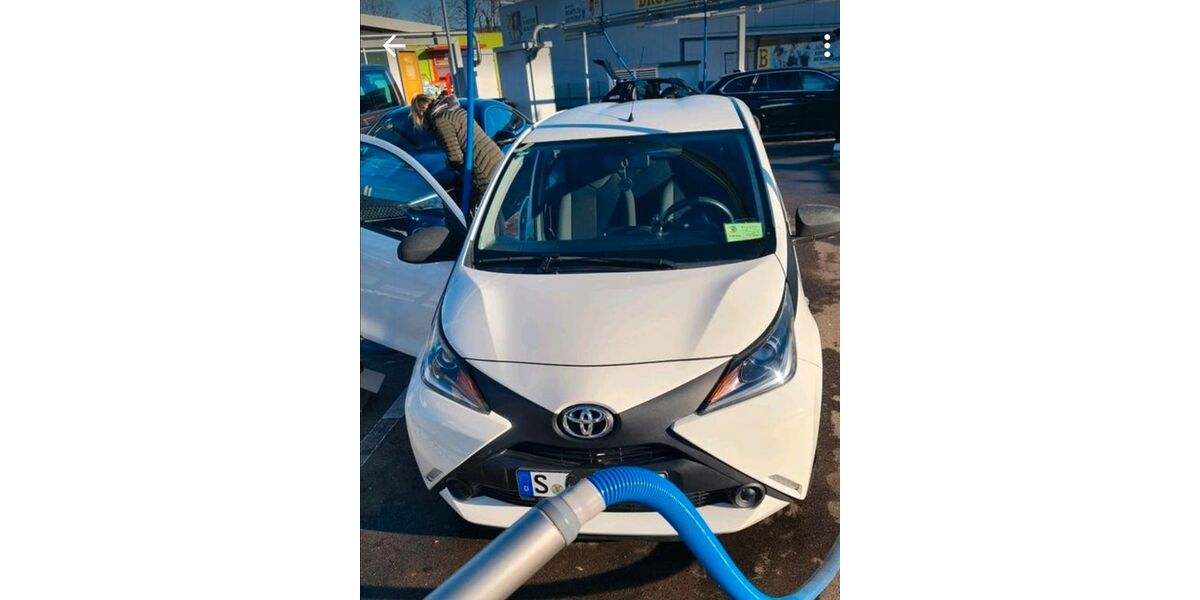 Toyota Aygo (X) 107.800 km 6.400 &euro; stuttgart 70374