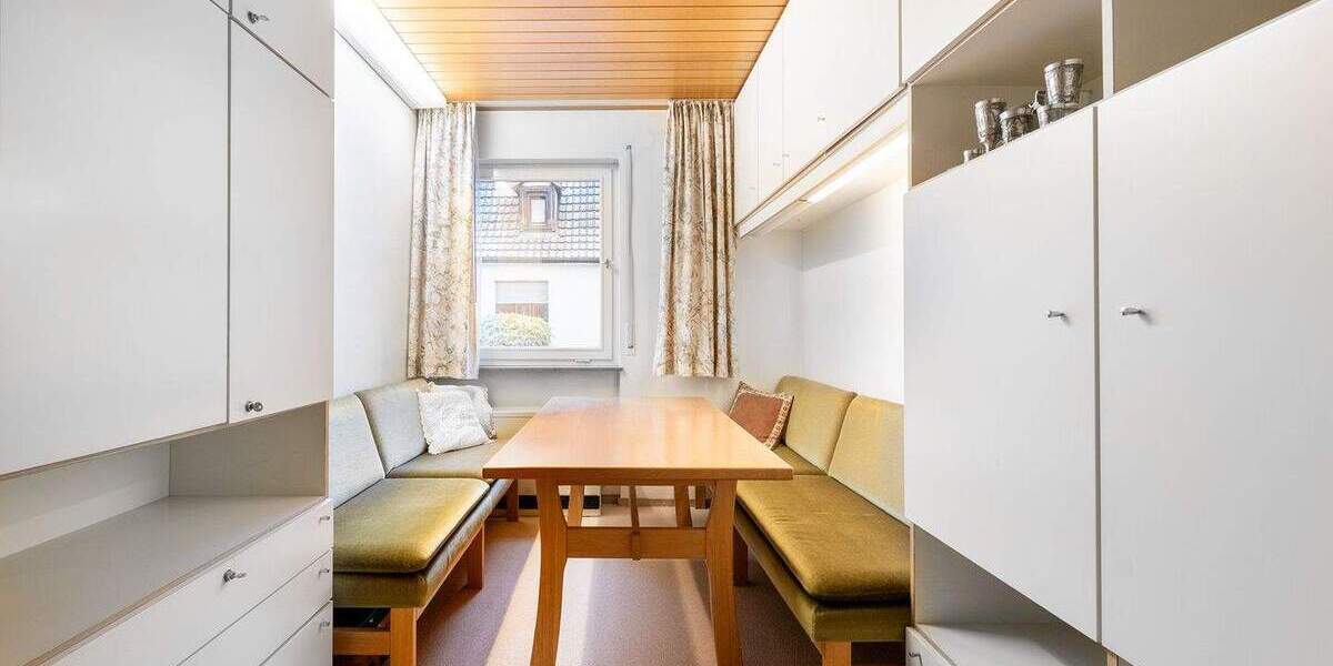 Mehrfamilienhaus, Wohnhaus Stuttgart Degerloch - 9 Zimmer, 140 m&sup2;, 740.000&euro; | Angebot:24635350