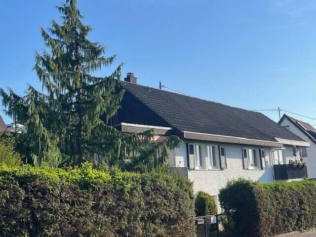 Zweifamilienhaus in Doppelhausform mit zusätzlicher WerkstattBüro in Höhenlage von NT-Zizishausen!