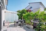 Familienidylle in L-E-Stetten: Moderne Doppelhaushälfte mit Garten in ruhiger Waldrandlage