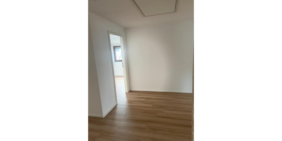 Dachgeschoßwohnung Esslingen am Neckar Oberesslingen - 3.5 Zimmer, 73 m&sup2;, 1.300&euro; | Angebot:24469045