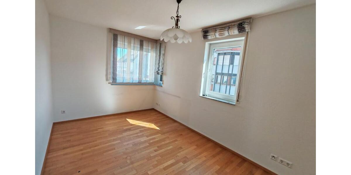 Etagenwohnung Esslingen am Neckar Hegensberg - 4 Zimmer, 90 m&sup2;, 1.270&euro; | Angebot:26477368