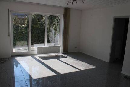 2-Zi-EinliegerWohnung mit Terrasse - ruhige Lage