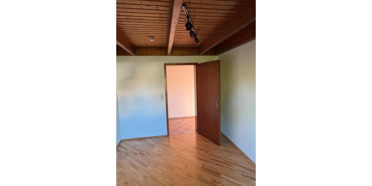 Dachgeschoßwohnung Fellbach - 4 Zimmer, 96 m&sup2;, 1.400&euro; | Angebot:26386662