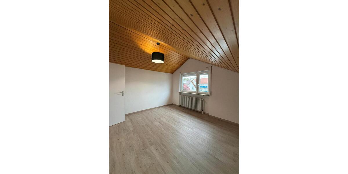 Dachgeschoßwohnung Ludwigsburg Hoheneck - 3 Zimmer, 55 m&sup2;, 1.000&euro; | Angebot:26483179