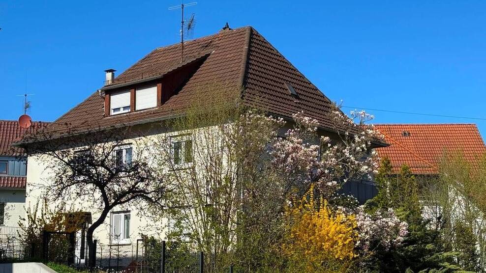 Seltene Gelegenheit! Freistehendes Mehrfamilienhaus in Stuttgart-Stammheim - 2014 modernisiert, DG Ausbau hoher Abschreibung möglich!