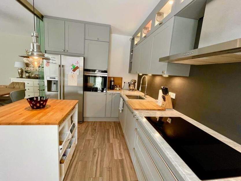 Hochwertige, vollmöblierte Erdgeschosswohnung mit Terrasse und Gartenanteil in bester Lage 4 zimmer