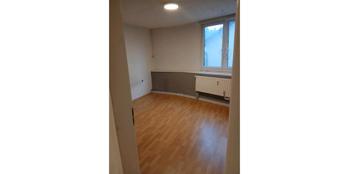 Etagenwohnung Reutlingen - 5 Zimmer, 128 m&sup2;, 1.350&euro; | Angebot:27594248