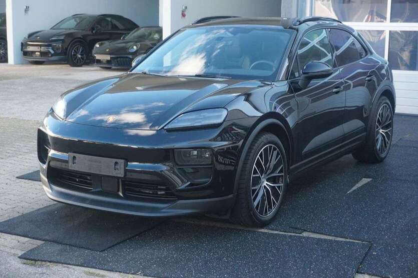 Porsche Macan 7.500 km 81.999 € Stuttgart 70499