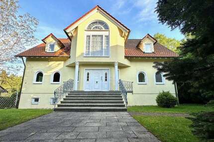 Haus Bad Liebenzell - 8 Zimmer, 286 m&sup2;, 3.500&euro; | Angebot:26981508