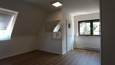 HELL UND HOCHWERTIG - GROßZÜGIG IN ESSLINGEN - Maisonettenwohnung Esslingen am Neckar Brühl | Angebot:27109368