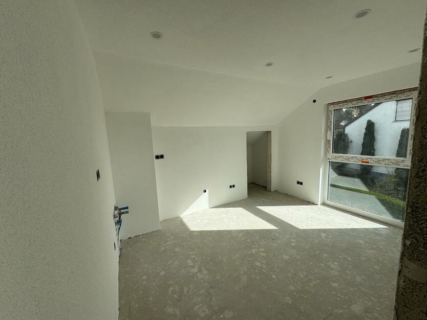 Kernsanierte 4-Zimmer-Dachgeschosswohnung. zimmer