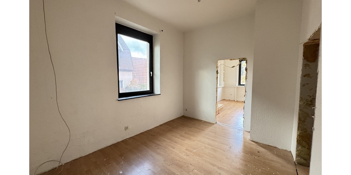 Teilsaniertes 3-Familienhaus in Pforzheim-Würm - Mehrfamilienhaus, Wohnhaus Pforzheim Eutingen | Angebot:23421912