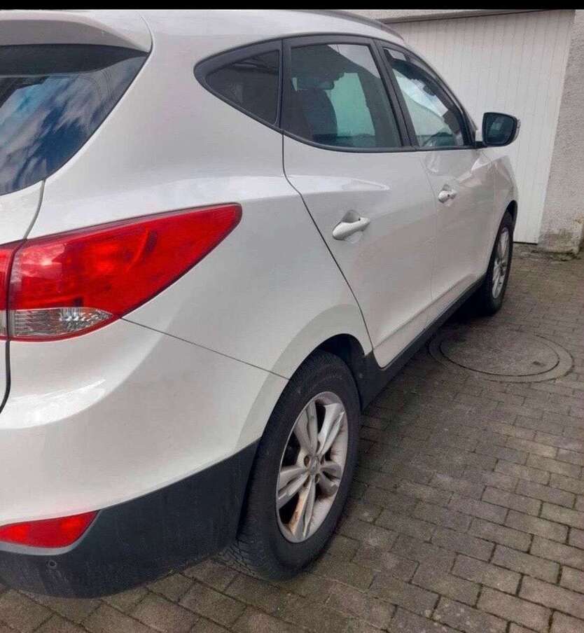 Hyundai TUCSON 199.913 km 5.800 € Stuttgart 70376