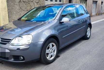 VW Golf 107.000 km 3.900 &euro; Stuttgart 70182