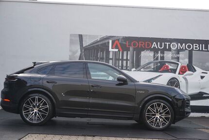 Porsche Cayenne 8.900 km 106.999 € Stuttgart 70499