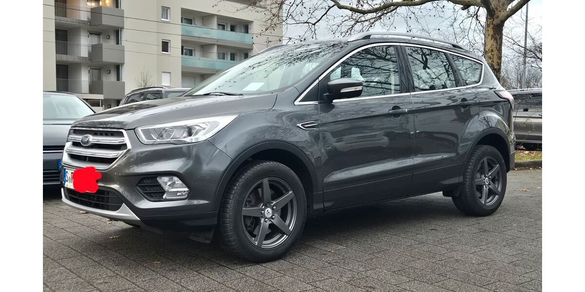 Ford Kuga 141.000 km 12.700 &euro; Stuttgart 70435