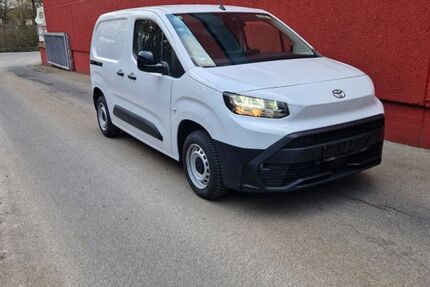 Toyota Proace City 34.000 km 16.990 &euro; Böblingen 71032