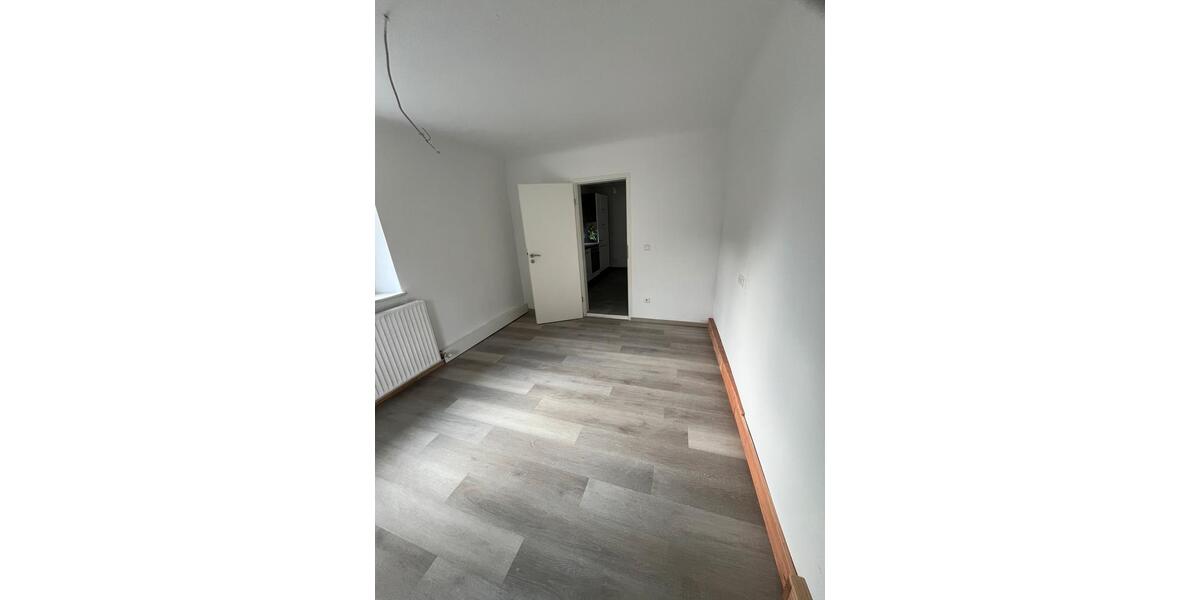 Erdgeschoßwohnung Gerlingen - 4 Zimmer, 92 m&sup2;, 1.450&euro; | Angebot:26611956
