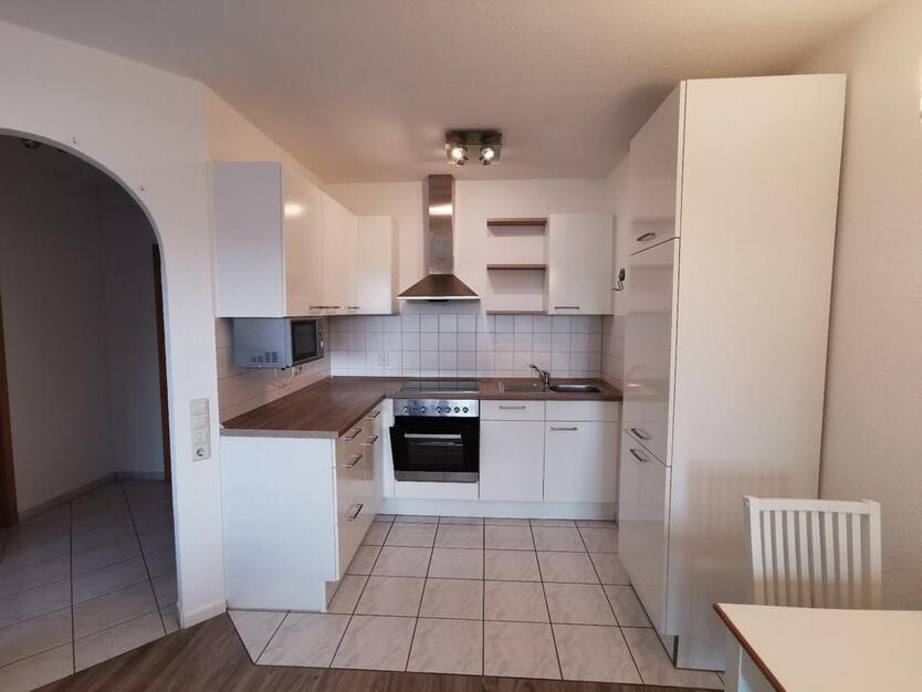 Stilvolle und moderne 2-Raum-DG-Wohnung mit EBK in Freiberg am