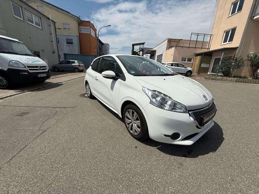 Peugeot 208 118.500 km 4.699 € Renningen 71272