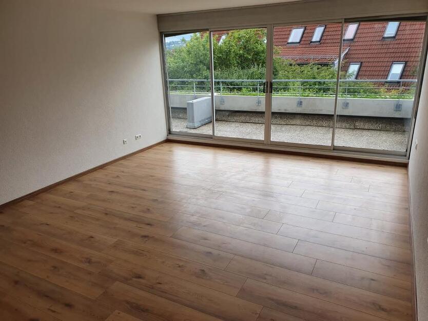 Lichtdurchflutete 4-Zimmer-Wohnung mit großem Balkon & Garage