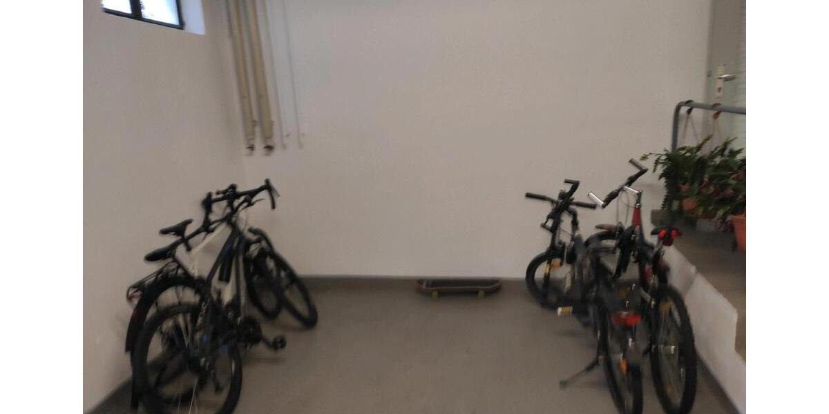 Erdgeschoßwohnung Reutlingen - 1 Zimmer, 98 m&sup2;, 390&euro; | Angebot:24476846