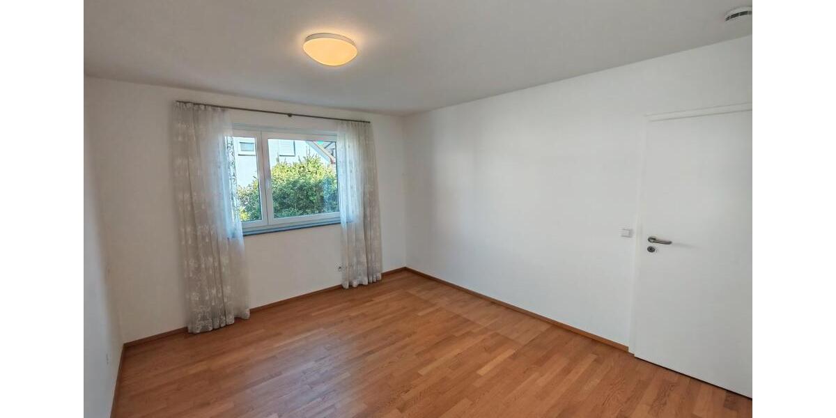 Etagenwohnung Esslingen am Neckar Hegensberg - 4 Zimmer, 90 m&sup2;, 1.270&euro; | Angebot:26477368