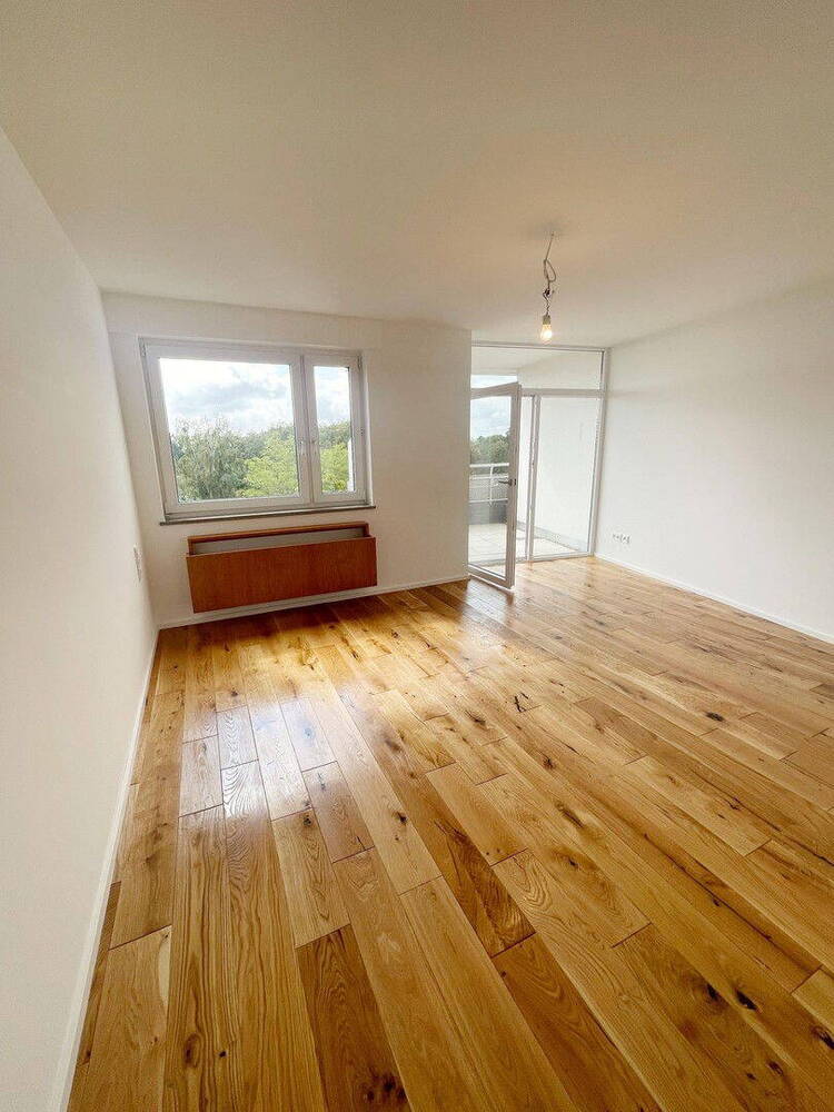 Charmante 5-Zimmer-Whg mit Panoramablick, zwei Balkonen & Tiefgarage - Zweitbezug nach Kernsanierung