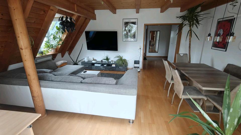 Dachgeschoßwohnung Reutlingen - 3 Zimmer, 80 m&sup2;, 1.250&euro; | Angebot:27584496