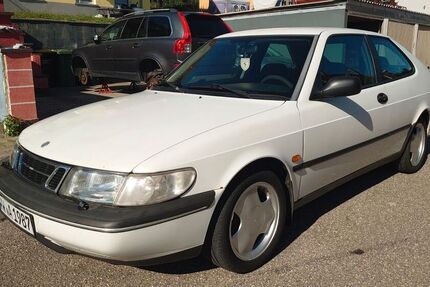 Saab 900